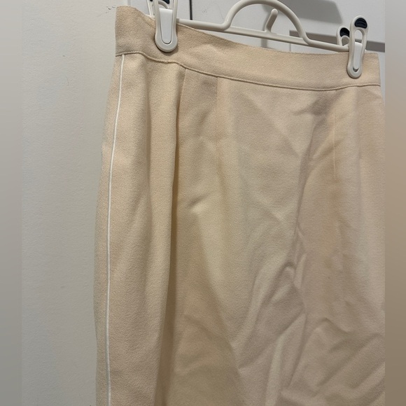 Lord & Taylor Cream 100% Wool Pencil Skirt Size 8P Petite Women’s - Picture 10 of 10
